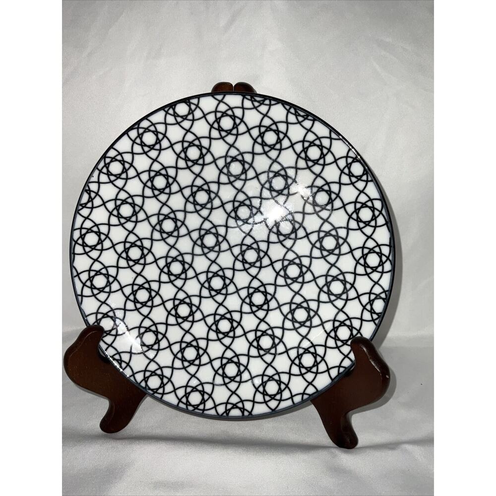 Tokyo Design Studio Japan Black White Star Flower Pattern Salad/Dessert Plate